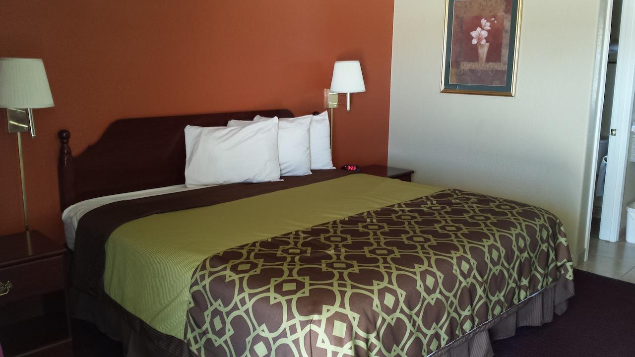 Deluxe Inn Stamford ภายนอก รูปภาพ
